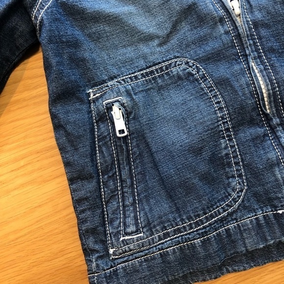 GYMBOREE, jean jacket size 2 to 3T with white detailing - Picture 5 of 9